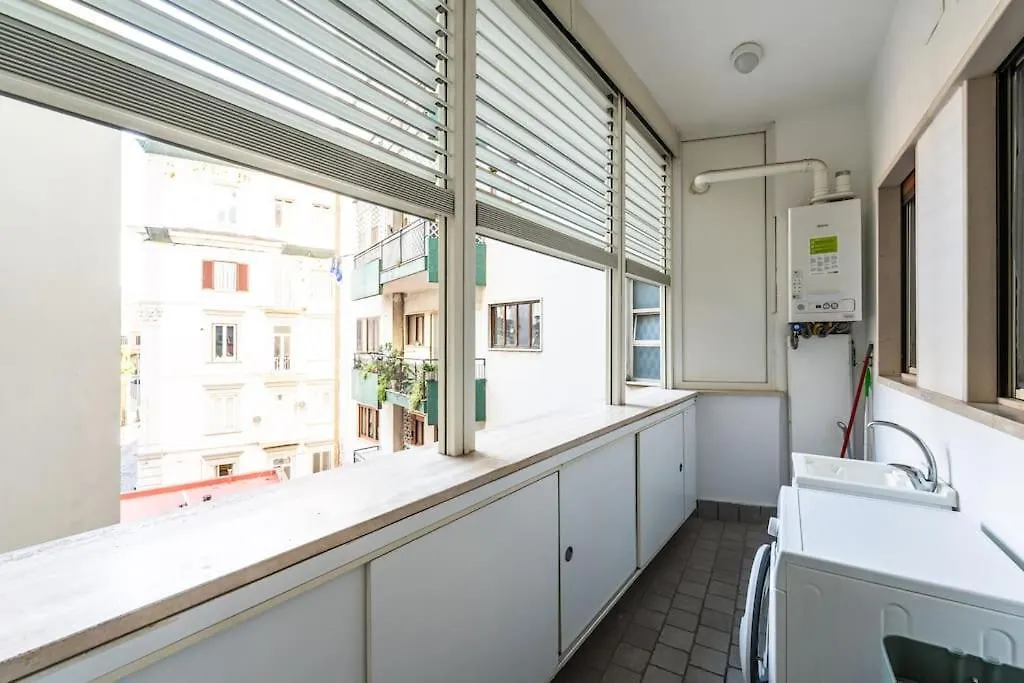 Apartment Chiaia-Piazza Amedeo Close Metro Station And Sea Naples Italy