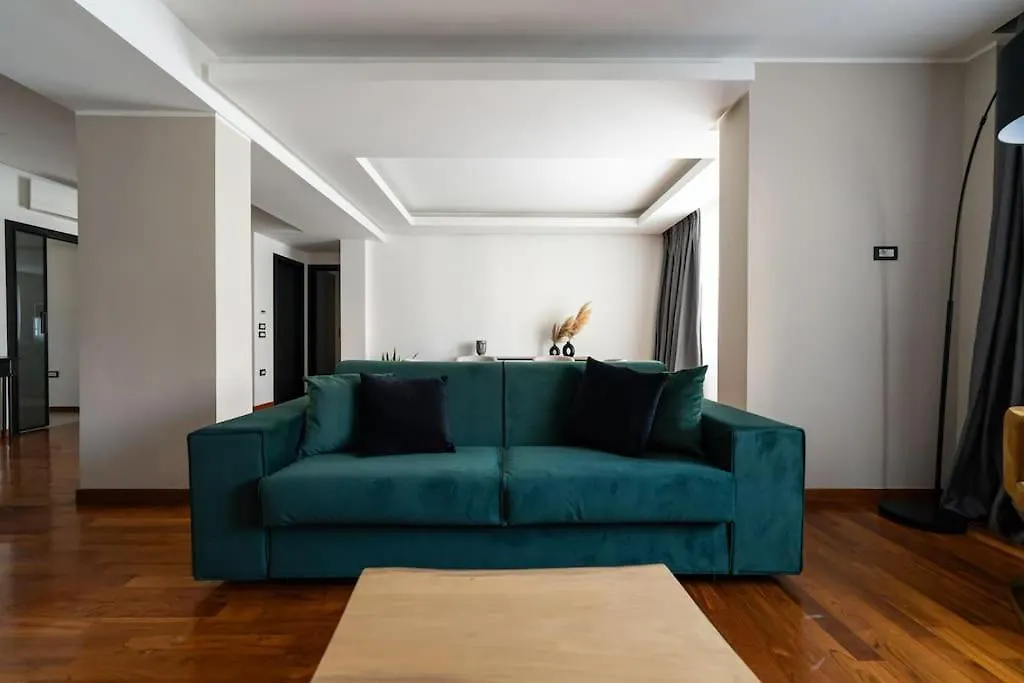 Apartment Chiaia-Piazza Amedeo Close Metro Station And Sea Naples Italy