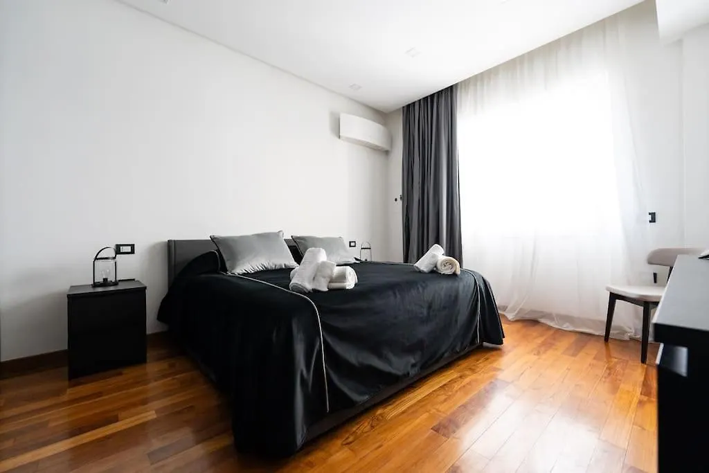 Apartment Chiaia-Piazza Amedeo Close Metro Station And Sea Naples Italy