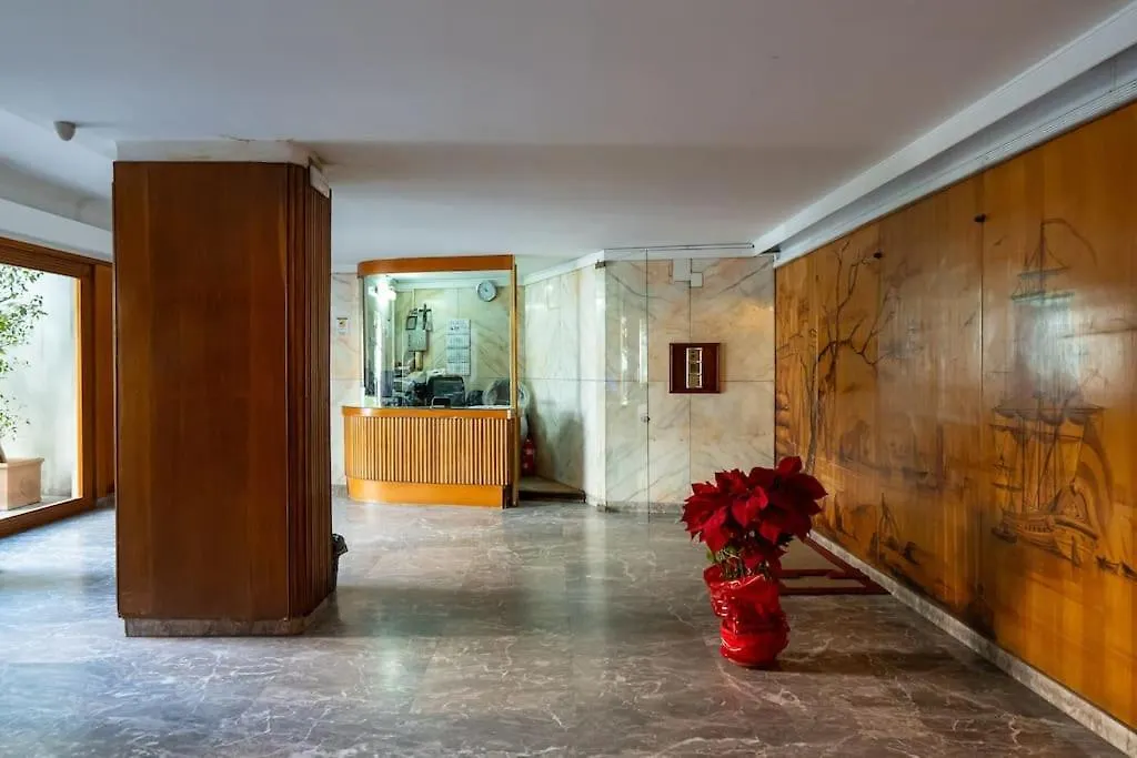 Chiaia-Piazza Amedeo Close Metro Station And Sea Naples 0*,