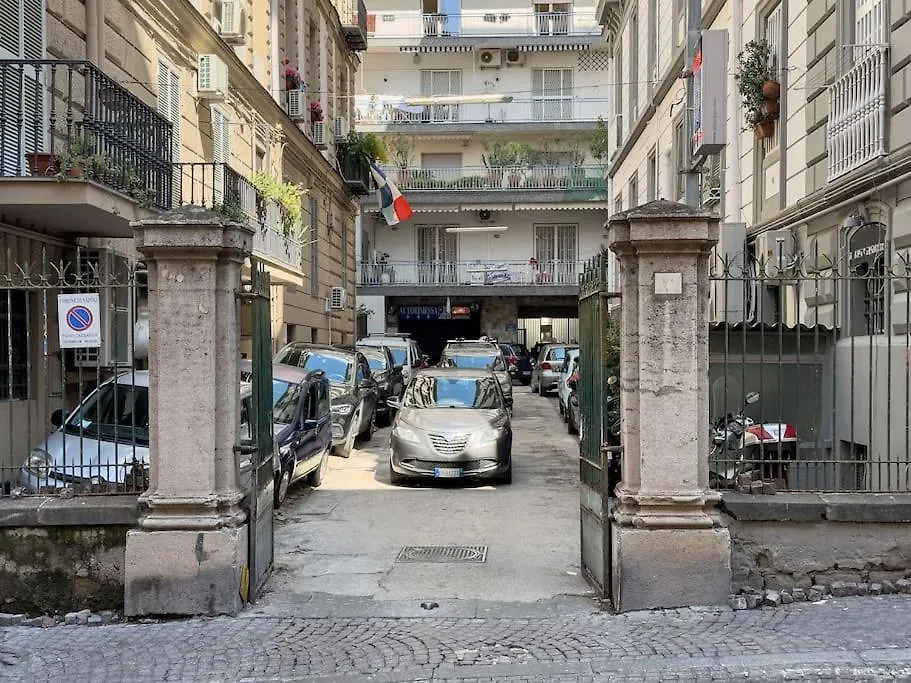 Chiaia-Piazza Amedeo Close Metro Station And Sea Neapol 0*,
